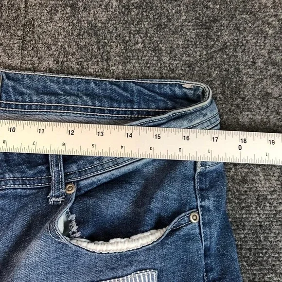 Soho Jeans Women's Blue Denim Shorts with Patches Size 14 - Picture 3 of 8